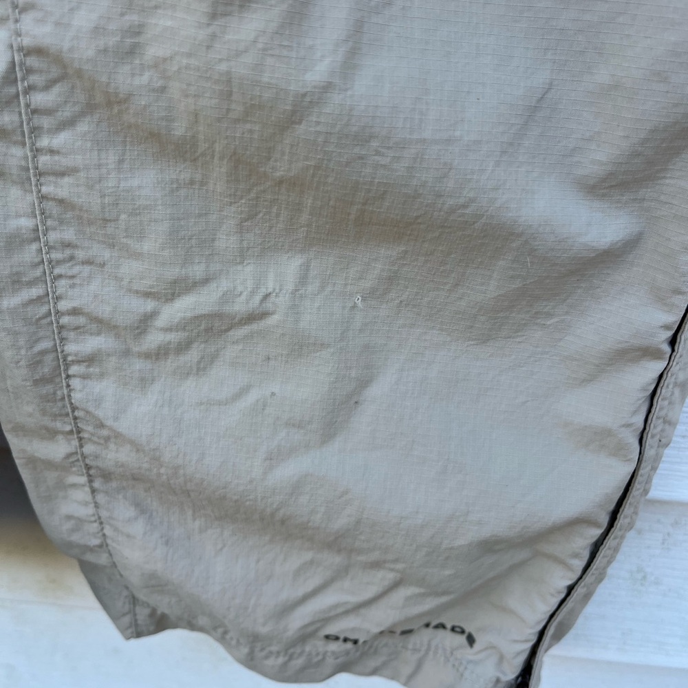Columbia Women’s Tan convertible, Pants to shorts , Relaxed Fit. - Picture 6 of 11